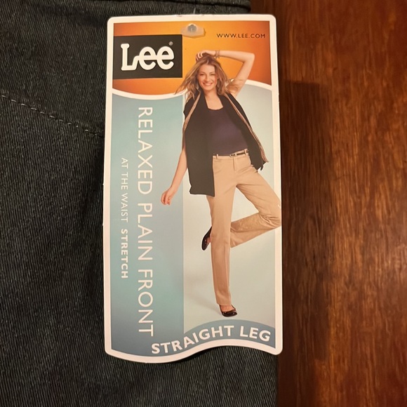 NWT Women’s size 18 straight leg dress pants relaxed fit by Lee - Picture 3 of 7